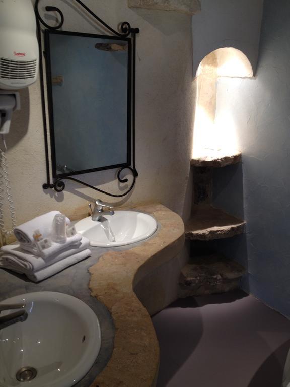 Hotel Lou Caleu Restaurant Le Rocher Des Abeilles Saint-Martin-de-Castillon Kamer foto