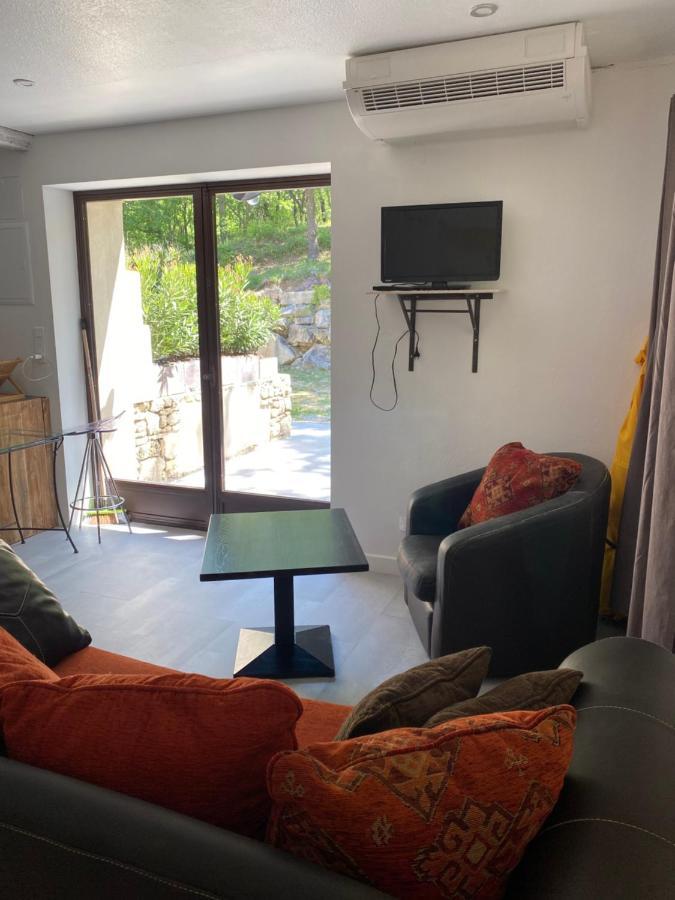 Hotel Lou Caleu Restaurant Le Rocher Des Abeilles Saint-Martin-de-Castillon Buitenkant foto