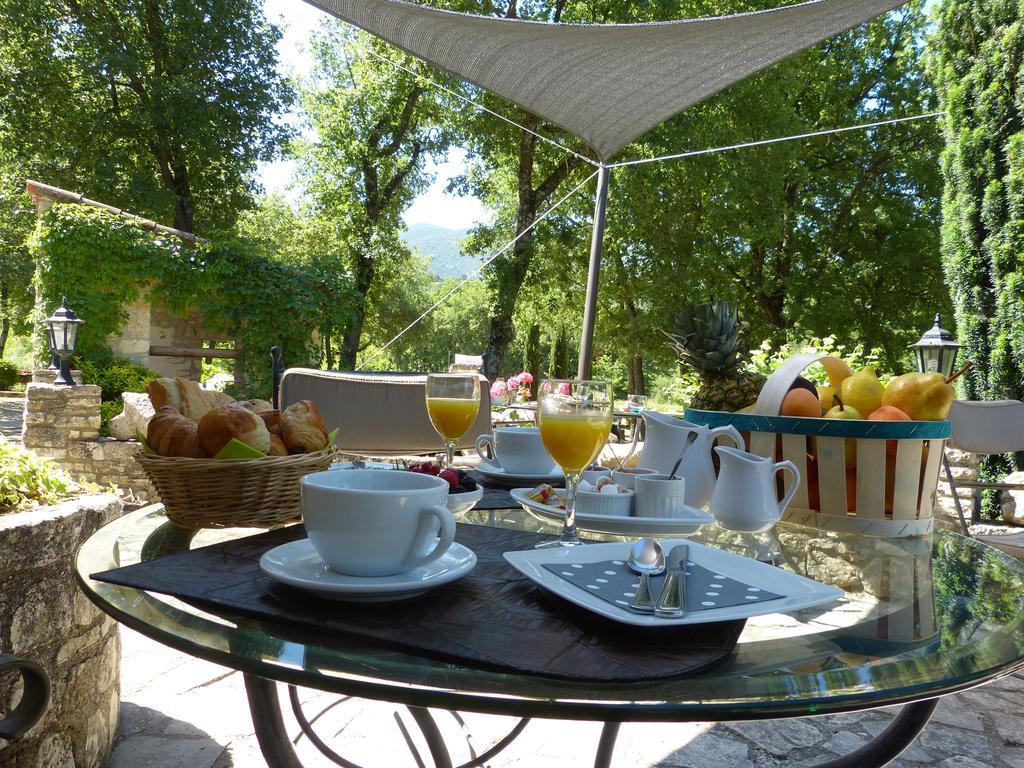 Hotel Lou Caleu Restaurant Le Rocher Des Abeilles Saint-Martin-de-Castillon Buitenkant foto