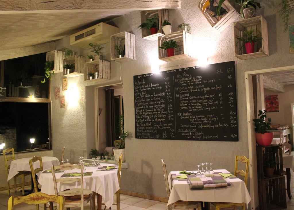 Hotel Lou Caleu Restaurant Le Rocher Des Abeilles Saint-Martin-de-Castillon Buitenkant foto